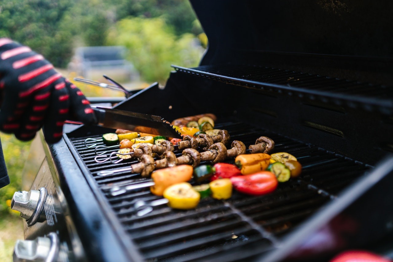 Les meilleurs ustensiles, accessoires et équipements pour griller au barbecue ou à la plancha