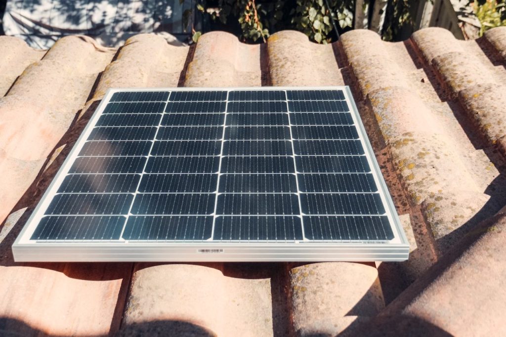 Les meilleurs générateurs solaire portable avec panneaux solaires & groupes électrogènes solaires pour ne jamais tomber en panne de courant à la maison