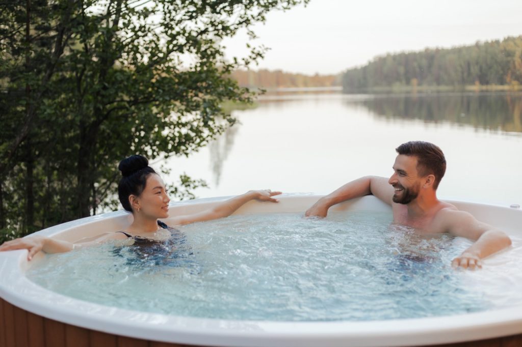 Les meilleurs spas rigides et jacuzzi d'extérieur pour se détendre et se baigner toute l'année