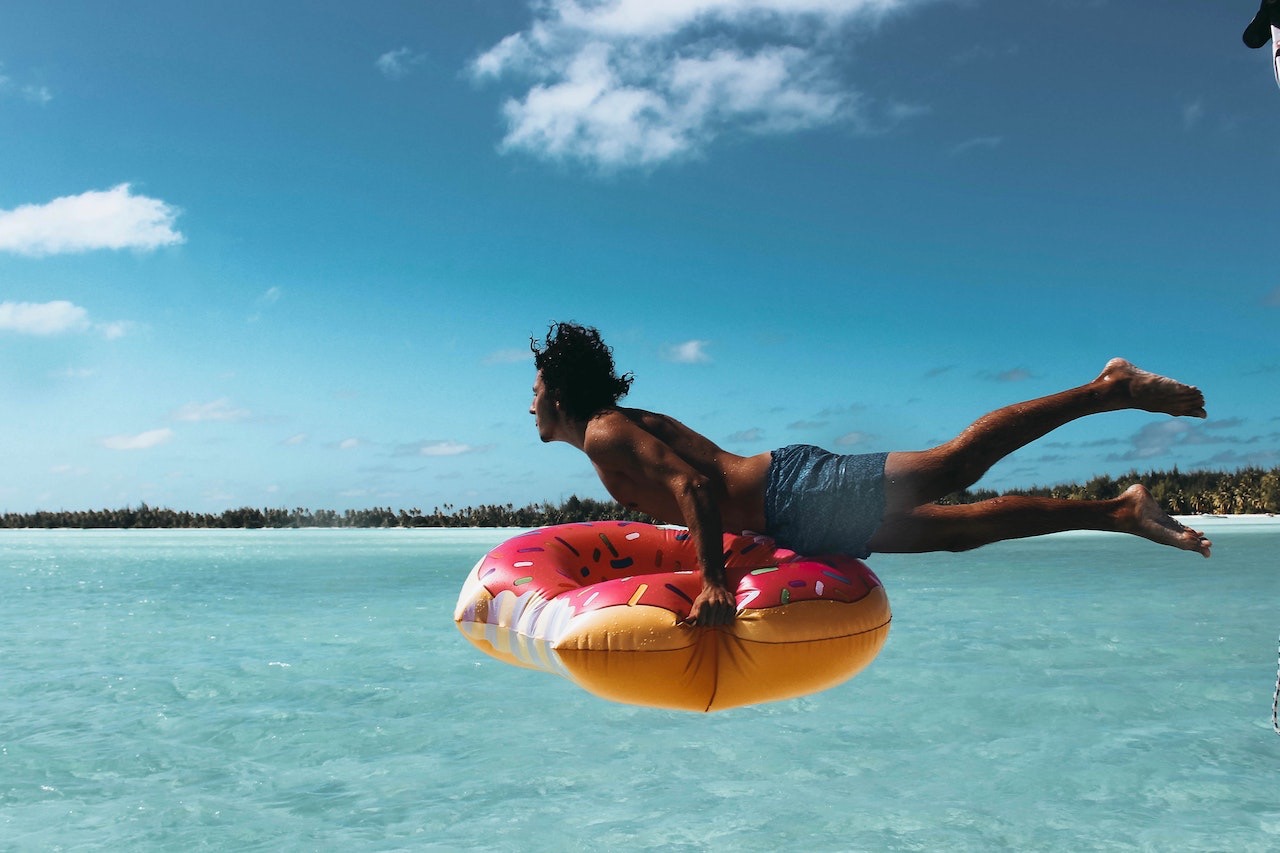 Les meilleurs jouets / jeux de plage et de piscine pour les adultes