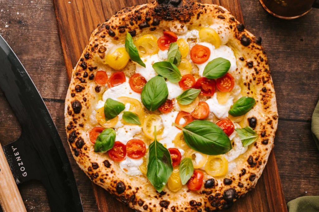 Ce véritable four à pizza italien à pierre réfractaire atteint 400 °C