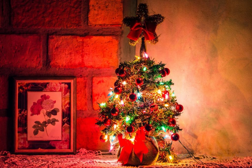 Les meilleurs Mini Sapins de Noël et petits sapins artificiels lumineux décoratifs à poser