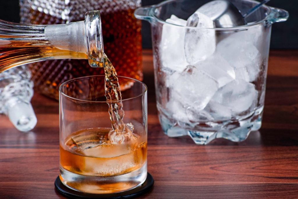 Les meilleurs Whiskies Français à déguster ou à offrir à un amateur passionné de whisky
